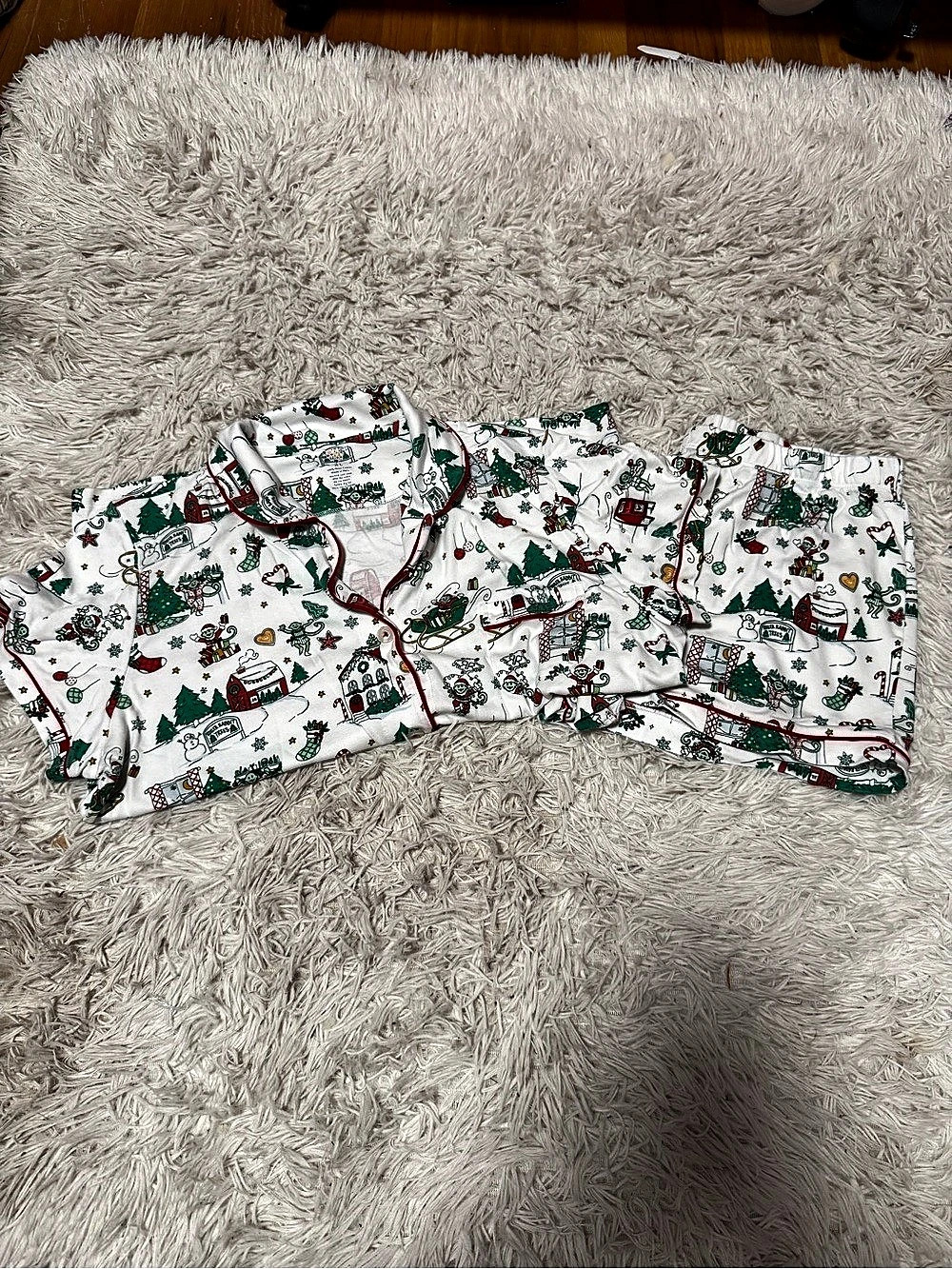 Roller rabbit Christmas Pajama Set White & Green XL Like New